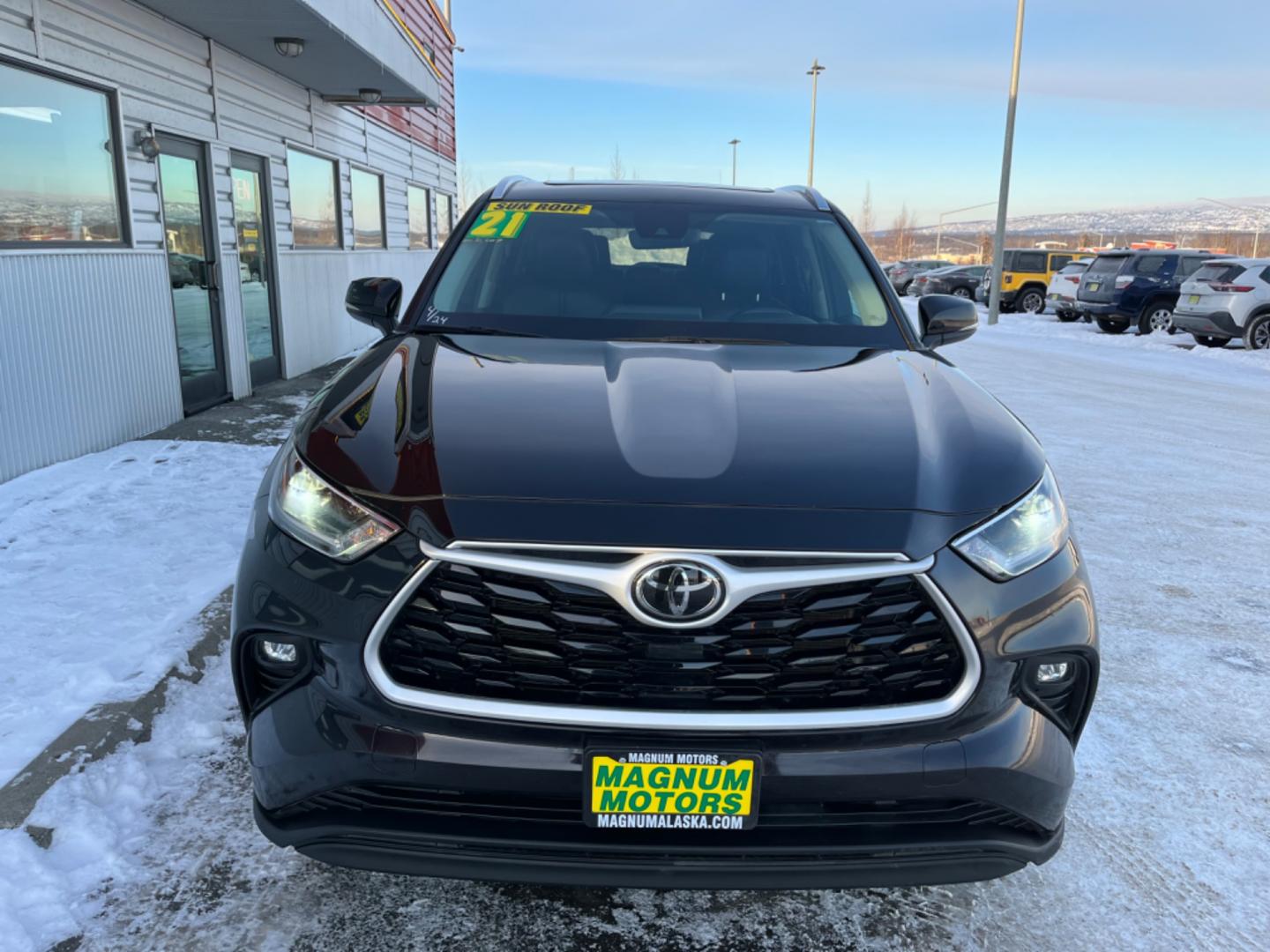 2021 Black Cherry /black leather Toyota Highlander XLE AWD V6 (5TDGZRBH8MS) with an 3.5L V6 DOHC 24V engine, 6A transmission, located at 1960 Industrial Drive, Wasilla, 99654, (907) 274-2277, 61.573475, -149.400146 - Photo#2